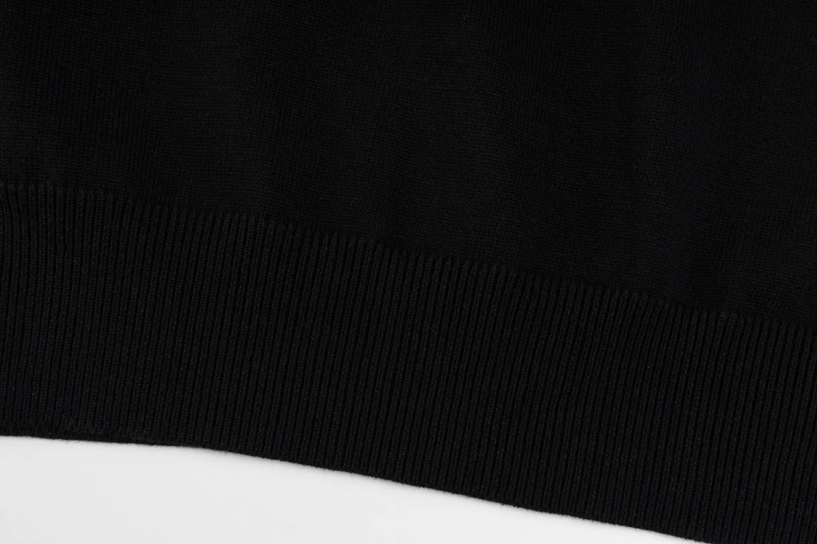 P206 #R80 Ralph Lauren Knitted Pony Embroidered Round Neck Pullover Sweater Official Website Synchronized Same Style for Men and Women Sizes: S-XL Color: White Blue Khaki Army Green Dark Gray Gray Navy Red Label Navy Blue White Label Black White Label Black Red Label Classic Cotton Yarn 100% White Cotton High Quality Goods Classic styles have always been popular! The workmanship details are very good! The simple round neck pullover sweater is always the standard, with classic brand embroidery on the chest! All major stars have the same style! Best for couples. High quality goods! Xinjiang cotton micro-elastic and smooth fabric has excellent quality. Pure cotton is soft and skin-friendly. Size: S M L
